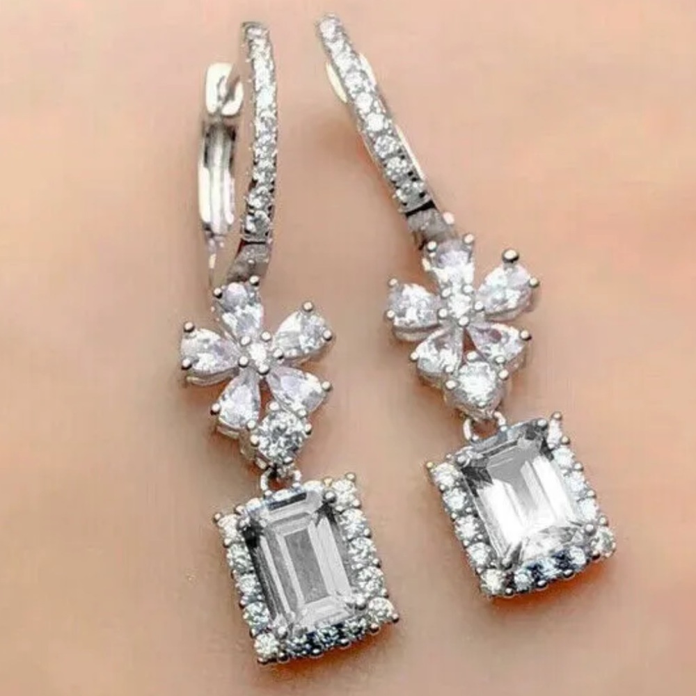 🌸 Silver Floral CZ Diamond Drop Earrings